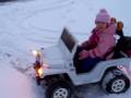 videos de Power Wheels Jeep in the snow
