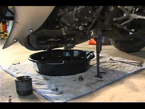 how to change oil in yamaha vector