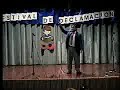 Declamador sonriente