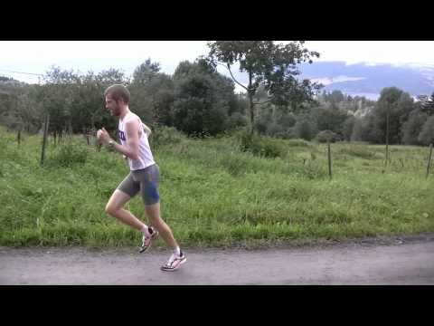 therese johaug - Motbakkeløpet Høsbjørkampen Opp ble arrangert for 3. gang i august 2010. Løypa består av 4,5 km med gradvis økende stigning fra Brumunddal sentrum opp til ha...