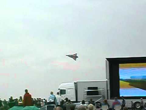 jouwpagina - Vliegshow Gilze Rijen, 2003. Airshow in The Netherlands. See also basisverzekering.jouwpagina.nl Roger Overdevest.
