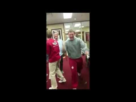 Oklahoma Golf Team's Indoor Trick Shot Video Is Fun & Impressive