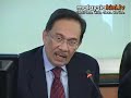 Economic advisor Anwar to woo civil servants