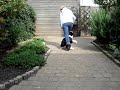 in de achteruit