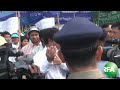 ប៉ូលិស​និង​កម្មករ​ប៉ះ​ទង្គិច​គ្នា
