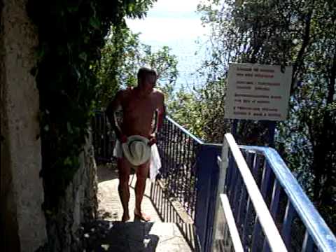 Diving Neked