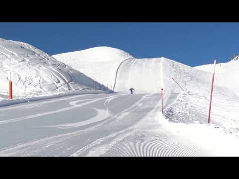 Скоростной спуск на лыжах в Саманауне