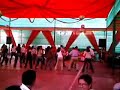 Grupo de trabajadores de ESAN bailando al ritmo del meneito