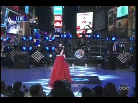 Carly Rae Jepsen Call Me Maybe This Kiss Live