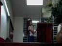 Deborah cantando