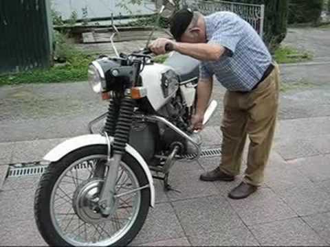 Papa startet seine BMW