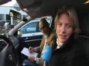 Eerste rijles Thomas Berge op zijn achttiende verjaardag