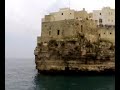 tuffo a polignano dalla finestra tuffo a polignano dalla finestra
