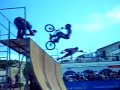 Tony Hawk e Simon Tabron no guincho