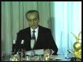 فالاچی: خيلی عجيب است ، اعلي‌حضرت ! اگر تا به حال شاهی بوده که صحبت هايش راجع به زنان بوده ، شما بوده‌ايد. و هم اکنون من در اين ترديد می‌کنم که حتی زن در زندگی شما به حساب آمده باشد!پهلوی: اين جا من متاسفانه بايد عرض کنم که شما يک برداشت کاملا صحيح داشته‌ايد. زيرا چيزهايی که در زندگی من به حساب می‌آيند، چيزهايی که در زندگی من نقش داشته‌اند ، چيزهايی کاملا متفاوتی بوده‌اند . مطمئنا اين‌ها ازدواج‌های من نبوده‌اند. زن‌ها، می‌دانيد  ببينيد ! اجازه دهيد آن را به اين گونه بيان کنيم. من آن‌ها را ناچيز نمی‌شمارم . آن‌ها بيش از هرکس ديگر از انقلاب من بهره برده اند. من مصرانه جنگيده ام تا آن ها حقوق و مسئوليت‌های مساوی داشته باشند. من حتی آن‌ها را در لشکر هم گذاشته‌ام. جايی که آن‌ها برای شش ماه آموزش نظامی می‌بينند و سپس برای مبارزه با بی‌سوادی به روستاها فرستاده می‌شوند و در ضمن فراموش نکنيم که من پسر پدری هستم که کشف حجاب کرد. اما اگر بگويم به وسيله يکی از آن‌ها تحت تاثير واقع شده باشم صادق نبوده‌ام. هيچ‌کس نمی‌تواند در من اثر کند، هیچکس، زنان فقط زيبايی‌شان و جذابيت‌شان و نگاه‌داشتن زنانگی‌شان در زندگی مرد مهم هست اين موضوع «فمينيسم» برای مثال ، اين فمينيست‌ها چه می‌خواهند؟ شماها چه می‌خواهيد؟ شماها می‌گوييد برابری؟ آ ه البته من نمی‌خواهم گستاخ به نظر بيايم، اما ببخشيد از اينکه اين حرف را می زنم  اما نه از لحاظ لياقت و توانايی . فالاچی: اين طور نيست اعلي‌حضرت؟ پهلوی: نه ، شما هرگز يک ميکل آنژ يا يک باخ نداشته‌ايد. شما حتی يک سرآشپز معروف هم نداشته‌ايد و اما اگر شما در مورد موقعيت با من صحبت کنيد ، تمام چيزی که من می توانم بگويم اينست که که آيا شما شوخی‌تان گرفته؟ آيا شما تا به حال کمبود موقعيت داشته‌ايد که به تاريخ يک آشپز ماهر و مشهور تحويل دهيد؟ شما تا به حال هيچ چيز بزرگ و جالب نيافريده‌ايد ، هيچ چيز! به من بگوييد شما در حين مصاحبه‌ها‌يتان به چند زن که قادر به حکومت باشند برخورد‌ه‌ايد؟ فالاچی: حداقل دوتا اعلي‌حضرت ! گلداماير و اينديرا گاندی . پهلوی: چه کسی می‌داند؟ تمام چيزی که من می‌توانم بگويم اينست که زنان وقتی حکومت می‌کنند، از مردان بسيار خشن‌تر و سخت‌گيرترند و بسيار بی‌رحم تر . بسيار از مردان بیشتر تشنه خون هستند. من حقيقت‌ها را ذکر می‌کنم ، نه عقايد را . شماها وقتی که قدرت داريد بدون وجدان هستيد. کارتين دومديسيز را به خاطر بياوريد، کاترين روسيه ، اليزابت اول انگلستان را ، لازم به ياد آوری لوکرس بوژيای شما نيست. با آن زندان ها و عشق‌های پنهانی‌اش ، شماها دسيسه کاريد، شماها شروريد، همه شما.