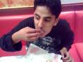 videos de arabz first time eating a hamburger.