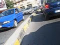 Che una bici passi tra due autobus
