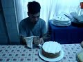 Decoración de una torta con merengue italiano y manga.Merengue Italiano.Ingredientes.Azucar 500grsClaras de huevo 250cm3Jugo de medio limónPreparacion:Se añaden todos los ingredientes juntos en un bowl y se bate con batidora eléctrica (preferentemente) y a baño maría. Cuando el meregue adquiera una buena consistencia (que no se pierda el dibujo dejado por el batidor)sacar del baño maria y enfriar en un recipiente con agua fria mientras se prosigue con el batido algunos minutos mas.La preparación correcta no debería caer al rebatir el bowl donde fue preparado ;).Saludos