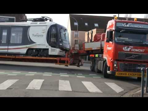 Convoi exceptionnel avec une rame de tramway - Marcq en Baroeul