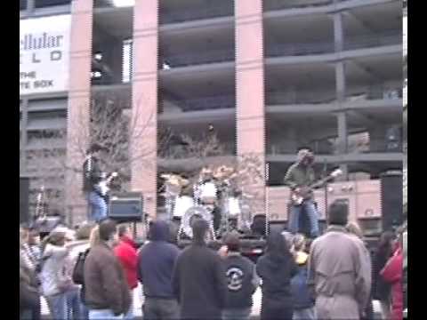 morning madhouse - 2nd appearance with Mancow's morning show back in the Q101 days. Gredge, the guitarist performs currently in Vertigo USA www.VertigoU2band.com Enjoy!