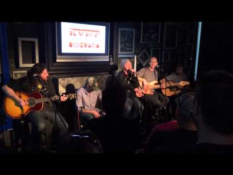 Eli Young Band in lounge