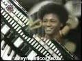 Ziadan Ibrahim- Atifaللشاعر مهدي محمد سعيدتم تسجيل هذه الأغنية  بتلفزيون أبوظبي  حسب افادة الفنان زيدان وذلك في احدى الرحلات الفنية