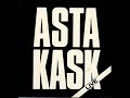 dom f�r aldrig mig

jag har st�tt h�r p� hustakets kant och sett ner
jag har st�tt h�r i en timme eller mer
ja m�nniskorna d�r nere dom blir fler och fler
dom dj�vlarna st�r d�r och ler

sm� menl�sa dockor det �r vad dom �r
n�jda med livet - vi lever h�r
dom l�rde sig att krypa, dom l�rde sig att g�
dom l�rde sig aldrig & f�rst�

men nej, nej, nej
dom f�r aldrig mej

n�r jag var liten d� var allt s� bra
fick l�ra mig hur allt skulle va
fick l�ra mig dom regler som samh�llet byggde p�
det kunde dom aldrig f�rst�

en trotsig liten skit det var s� dom sa
slicka dom i r�ven det gjorde aldrig jag
jag st�r h�r p� hustakets kant och ser ner
kommer ej att sakna det jag ser

men nej, nej, nej
dom f�r aldrig mej

s� l�nge det finns liv finns det hopp
det va s� dom sa
det sista hopp jag har
blir det sista hopp jag tar

men nej, nej, nej
dom f�r aldrig mej