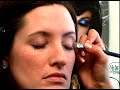 How to Apply a Angelina Jolie Makeup Look : Applying Eyeshadow for an Angelina Jolie Makeup Look