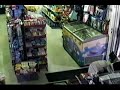 Roba tienda... armado con una rama de palma