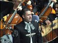 el mariachi vargas de tecalitlan con la orquesta filarmonica de queretaro de el director jose guadalupe flores interpretando un popurri de  mocedadescon los temas 