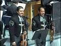 el mariachi vargas de tecalitlan con la orquesta filarmonica de queretaro de el director jose guadalupe flores interpretando un popurri de  mocedadescon los temas 