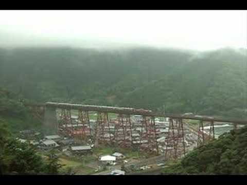 余部鉄橋を走る客車　サロンカーなにわ＆あすか