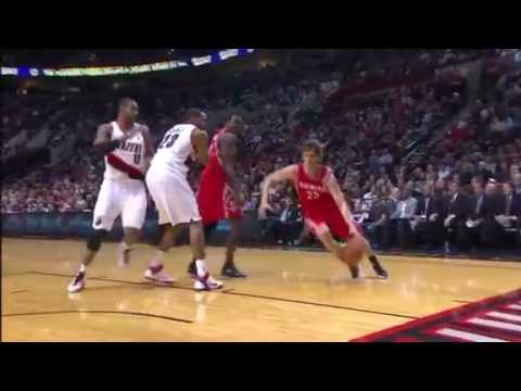 LaMarcus Aldridge blocks Chandler Parsons