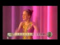 twirlende Amber en Aurelia in Bijna Beroemd (afl 2)
