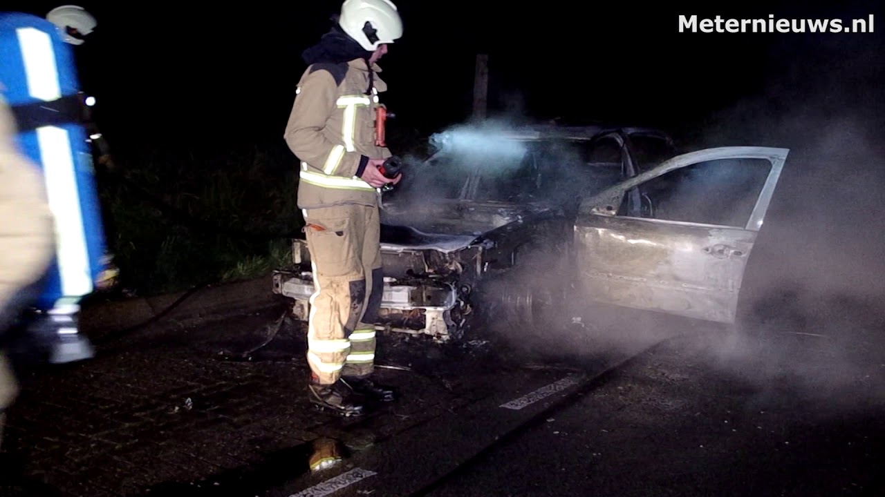 Auto in vlammen op in Wachtum (Video)