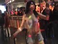 Milka Manson nue dans un salon érotique