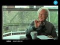 Nos gusta comer, porque no sobreviviríamos sin la energía que aporta la comida. Nos gusta el sexo porque sin él no seguiríamos aquí. ¿Y por qué nos gusta bailar y cantar? Eduardo Punset entrevista al neurocientífico Lawrence Parsons, que investiga la relación del ser humano con la música y la danza. Algunos de los tema que tratan tienen que ver con el origen evolutivo de la danza y de la música, de la relación de la danza con el lenguaje, la relación entre las emociones y la danza, y sobre ...