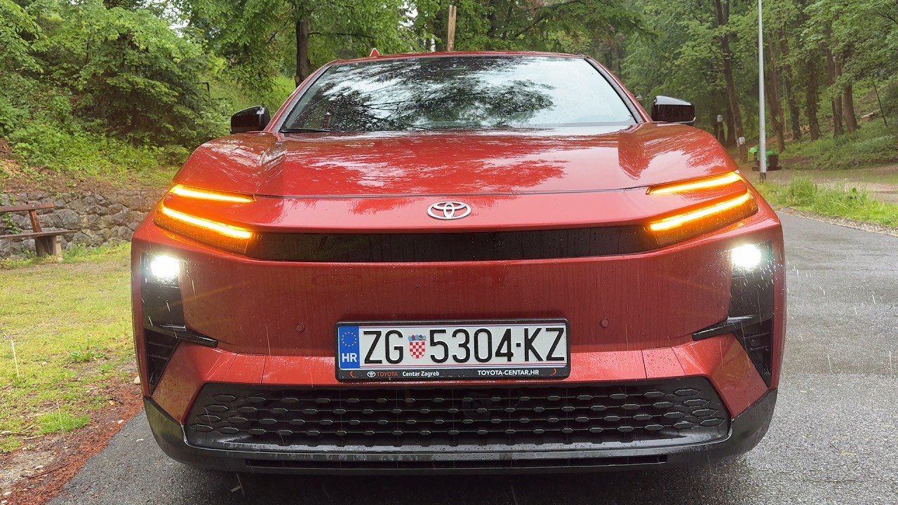 TOYOTA C-HR+ 2026 EUROPE - SPLIT HEADLIGHTS, AMBIENT light COLORS, DIGITAL COCKPIT