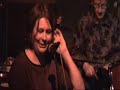nina speelt in café marleen