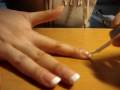 videos de How Hanh does an easy french manicure