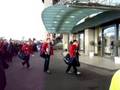 videos de England rugby team arriving at Twickenham