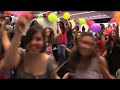 El lipdub de la UPF, realitzat per estudiants de Comunicació Audiovisual, ha comptat amb la participació rècord de prop de 1.200 persones. El videoclip, que mostra el campus, es va gravar al maig amb motiu de la celebració del vintè aniversari de la UPF.