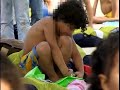 Como tirar a sunga sem tirar a bermuda