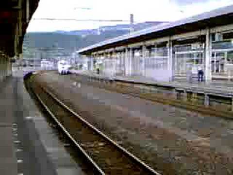サンダーバード通過　敦賀駅にて