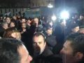 BERLUSCONI AGGREDITO,LA FOLLA CONTRO L'AGGRESSORE
