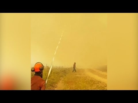 Kanada: Feuertornado saugt Feuerwehrschlauch an