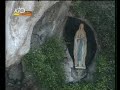 premier myst�re lumineux: le bapt�me de j�sus au jourdain
(mt 3.1-17 ; mc 1.1-11 ; lc 3.1-22)
1. en ces jours l� arrive jean le baptiste, fils de zacharie, pr�chant dans le d�sert de jud�e et disant : � repentez-vous car le royaume des cieux est proche. � 
2. c'est bien lui dont a parl� isa�e le proph�te : � voix de celui qui crie dans le d�sert : pr�parez le chemin du seigneur, rendez droits ses sentiers. � 
3. alors s'en allaient vers lui j�rusalem, et toute la jud�e, et toute la r�gion du jourdain, et ils se faisaient baptiser par lui dans les eaux du jourdain en confessant leurs p�ch�s. 
4. comme il voyait beaucoup de pharisiens et de sadduc�ens venir au bapt�me, il leur dit : � engeance de vip�res, qui vous a sugg�r� d'�chapper � la col�re prochaine ? produisez donc un fruit digne du repentir. � 
5. � pour moi, je vous baptise dans de l'eau en vue du repentir, mais celui qui vient derri�re moi est plus fort que moi, dont je ne suis pas digne d'enlever les sandales : lui vous baptisera dans l'esprit saint et le feu. � 
6. il dit encore : � il tient en sa main la pelle � vanner pour nettoyer son aire et recueillir le bl� dans son grenier ; quant aux bales, il les consumera au feu qui ne s'�teint pas. � 
7. alors j�sus arrive de la galil�e au jourdain, vers jean, pour �tre baptis� par lui. jean lui dit : � c'est moi qui ai besoin d'�tre baptis� par toi, et toi, tu viens � moi ! � 
8. j�sus lui r�pond : � laisse faire pour l'instant : car c'est ainsi qu'il nous convient d'accomplir toute justice. � alors il le laissa faire. 
9. ayant �t� baptis�, j�sus remonta aussit�t de l'eau, et voici que les cieux s'ouvrirent : il vit l'esprit de dieu descendre comme une colombe et venir sur lui. 
10. une voix venue des cieux disait : � celui-ci est mon fils bien-aim�, qui a toute ma faveur. �  



notre p�re...

dix fois je vous salue marie en m�ditant le fruit du myst�re : intercession de marie
gloire au p�re...
� mon j�sus,
pardonnez-nous nos p�ch�s,
pr�servez-nous du feu de l'enfer,
et conduisez toutes les �mes au ciel,
surtout celles qui ont le plus besoin de votre mis�ricorde. 
amen.
j�sus mon seul amour,
je prie pour ceux que tu aimes mais qui ne savent pas t'aimer ;
puissent-ils �tre purifi�s et gu�ris
afin qu'eux aussi soient exempt�s de tout mal.
amen.
que par la mis�ricorde de dieu, les �mes des fid�les d�funts reposent en paix. amen.
� marie con�ue sans p�ch�, priez pour nous qui avons recours � vous.