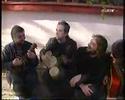 minireportaje en las noticias de cuatro sobre los grupos musicales le punk y alameda dosoulna en el barrio madrile�o de la alameda de osuna.