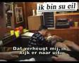 Verwarde man laat 'ik bin su eil' tatoeëren.