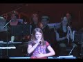 lito vitale acompa�ando a laura esquivel en octubre de 2008, evento yamaha a beneficio fundaci�n julio bocca.
interpretan tomorrow de la comedia musical annie
